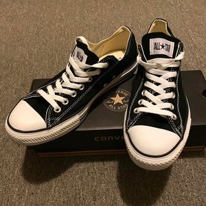 Like New Black Chuck Taylors US 9